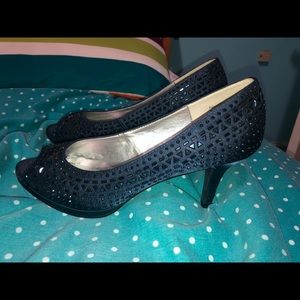 kelly and katie navy heels